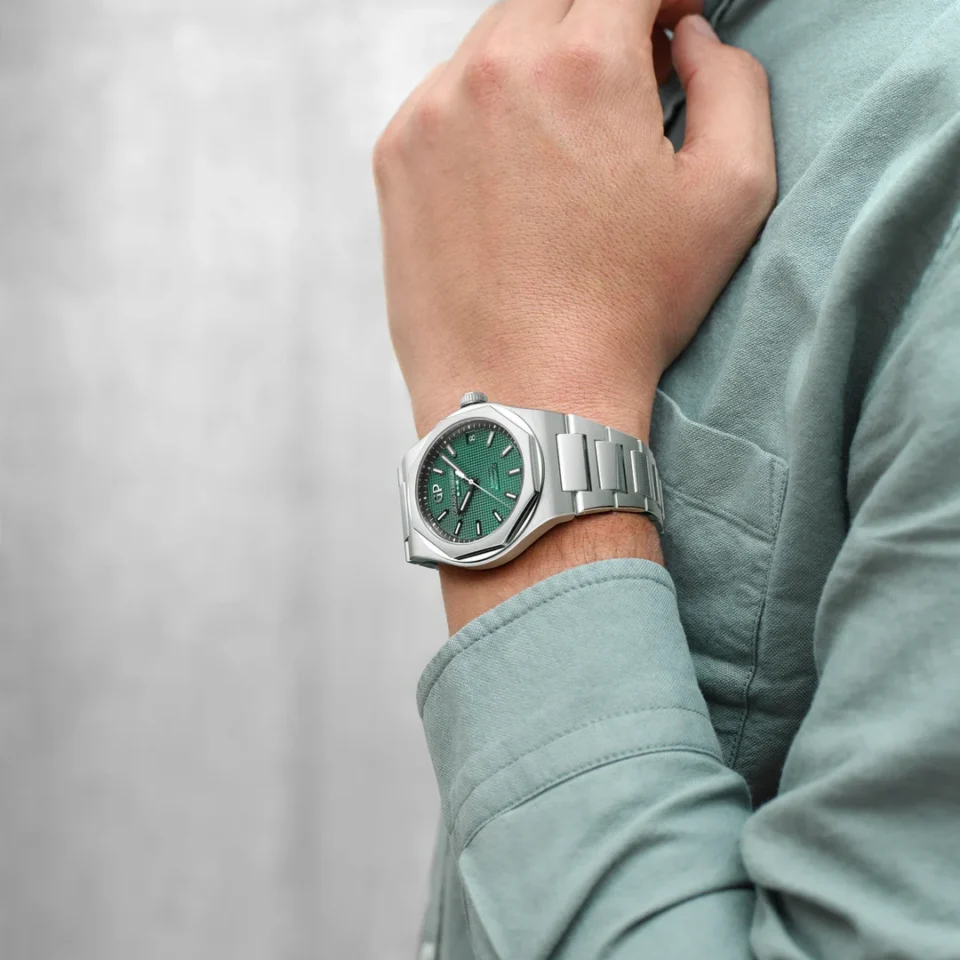 Girard-Perregaux Laureato 42mm Green 81010-11-3153-1CM Wonder Chrono